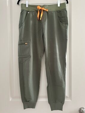 FIGS Yola Skinny Scrub Pants – Olive Green with Orange Drawstring – Small Petite